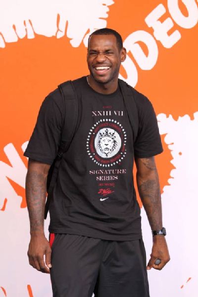 足球的残酷现实（足球世界的冷酷真相）