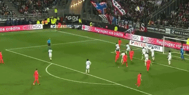 和三笘薰合影的11岁小球员有日本和法国血统，出自吉田麻也担任院长的青训机构