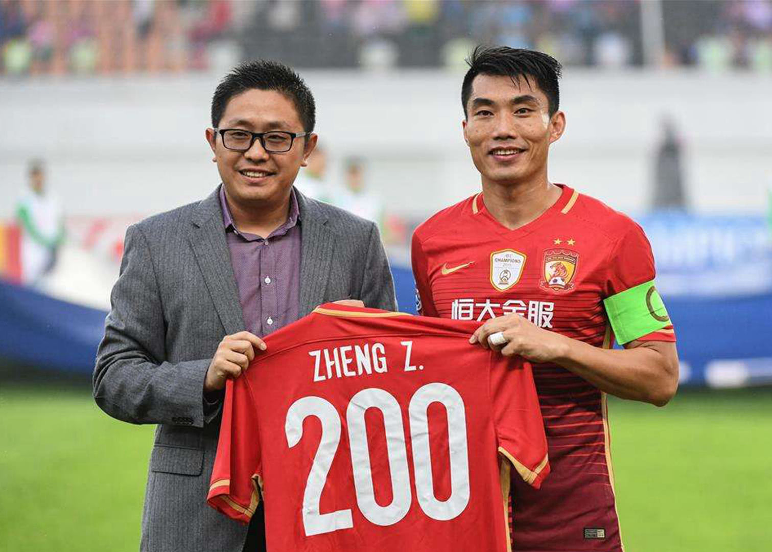 朗斯力压大巴黎，持续领跑法甲积分榜，萨热打造铁血球队（朗斯力压巴黎稳居法甲榜首，萨热锻造铁血之师）