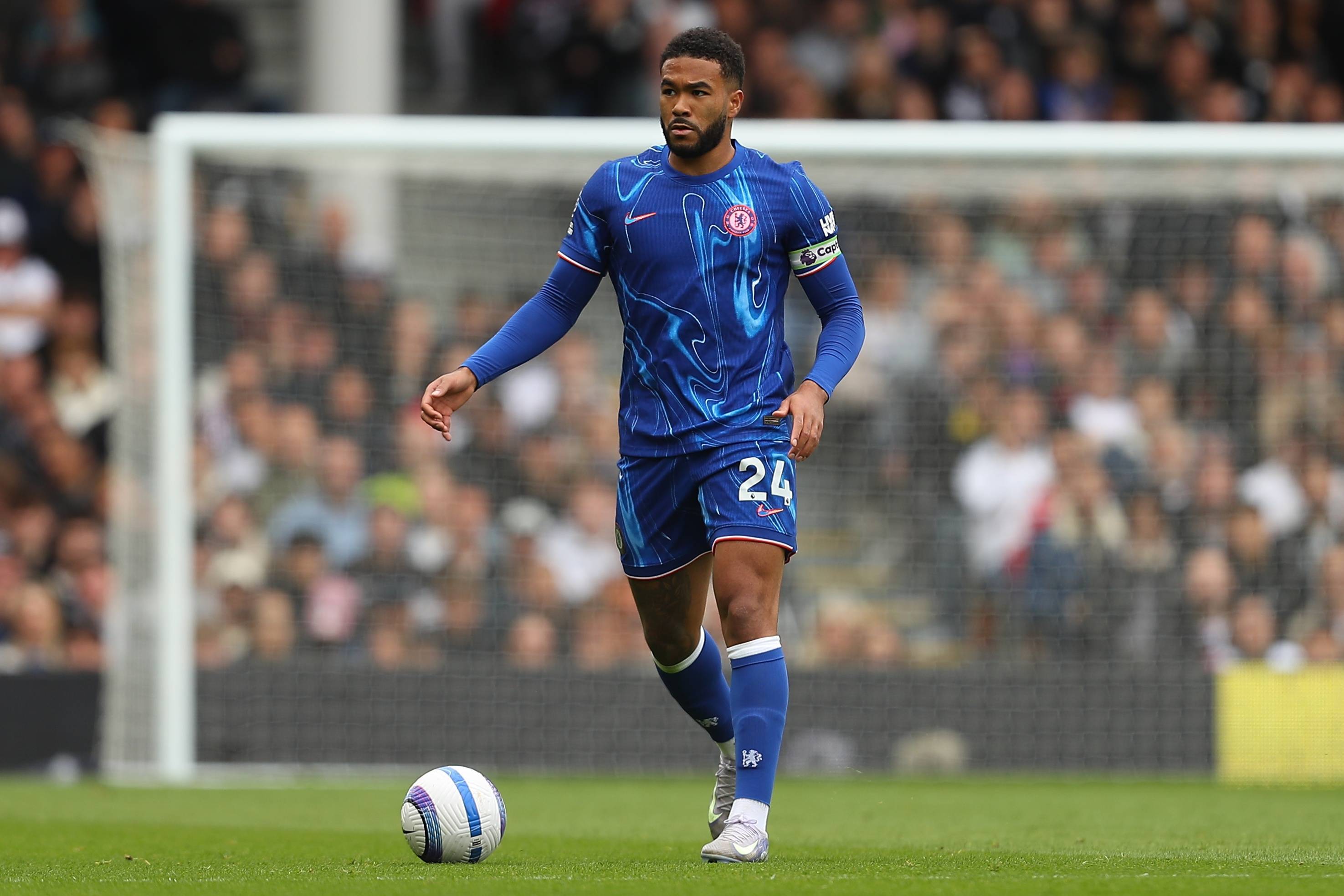 贾顺浩获英国杰出校友奖：盼更多中国年轻球员或教练继续开拓（贾顺浩荣膺英国杰出校友奖，期待更多中国青年球员与教练勇于开拓）