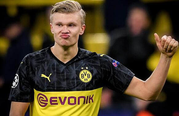 那个受伤倒地的瞬间让人揪心（受伤倒地的一幕令人揪心）