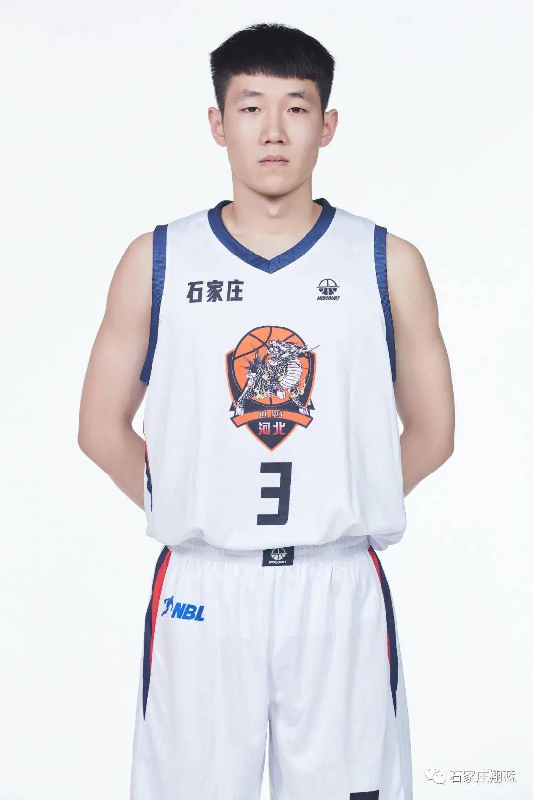 湖人赢球！詹姆斯关键时刻攻防一体！连得10分、绝杀抢断！（湖人取胜！詹姆斯生死时刻攻防统治，连拿10分+绝杀抢断锁定胜局）