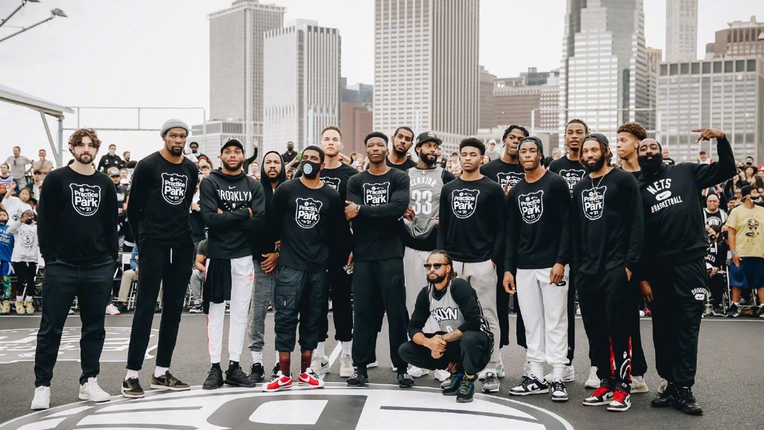 拜仁官方：穆西亚拉今天完成了部分单独训练（拜仁通报：穆西亚拉今日进行部分个人训练）