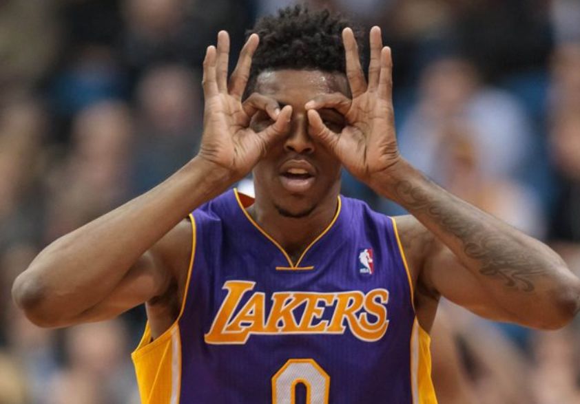 前锋单刀破门，决绝果断引喝彩（前锋单刀冷静终结，果敢一击引全场喝彩）